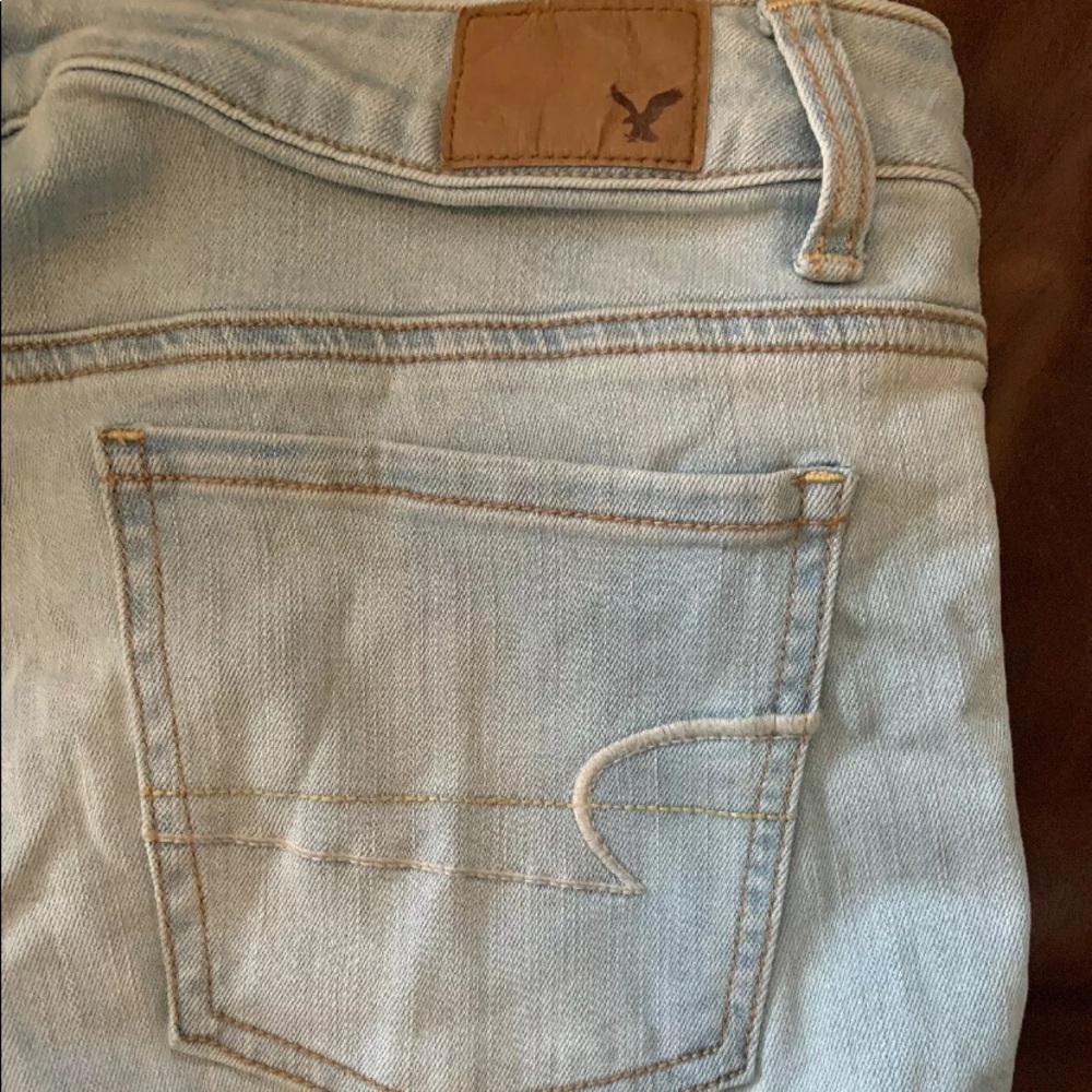 light wash american eagle jeans